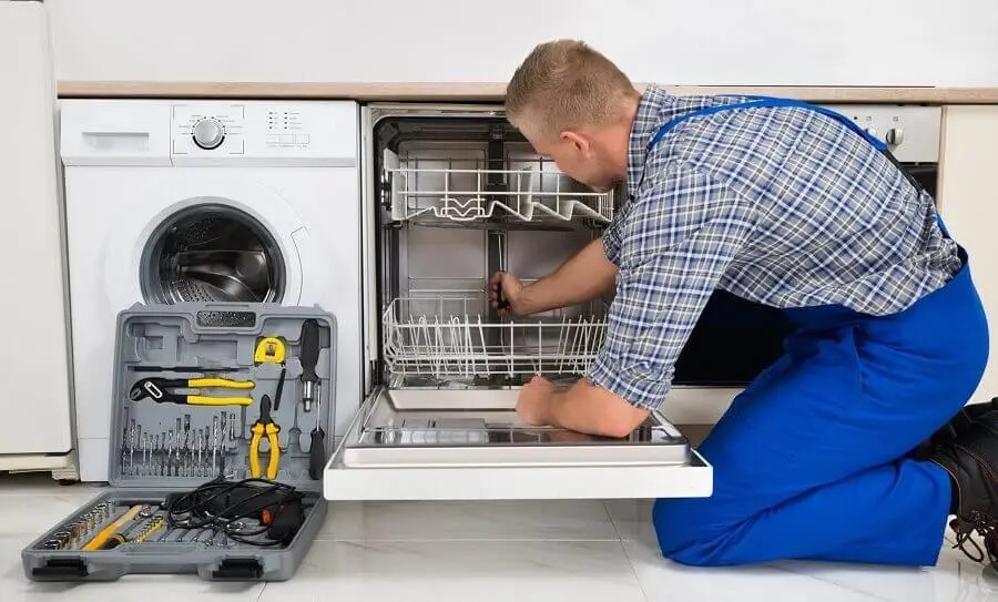 Hendek Gorenje servisi teknisyen ekibi beyaz eşya tamiri yaparken